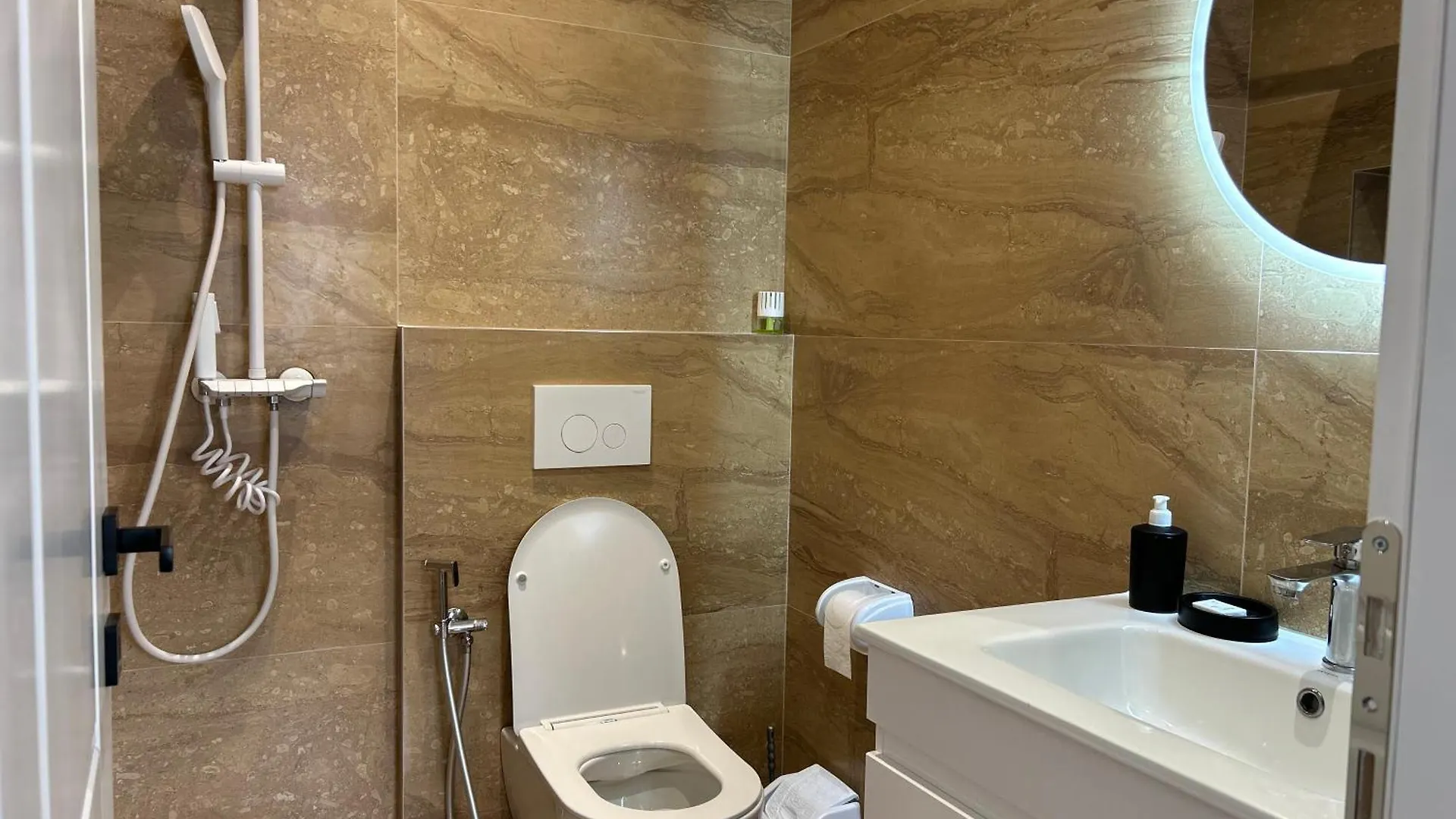 Dreamscape Apartments Bllok Tirana 0*,  Albania