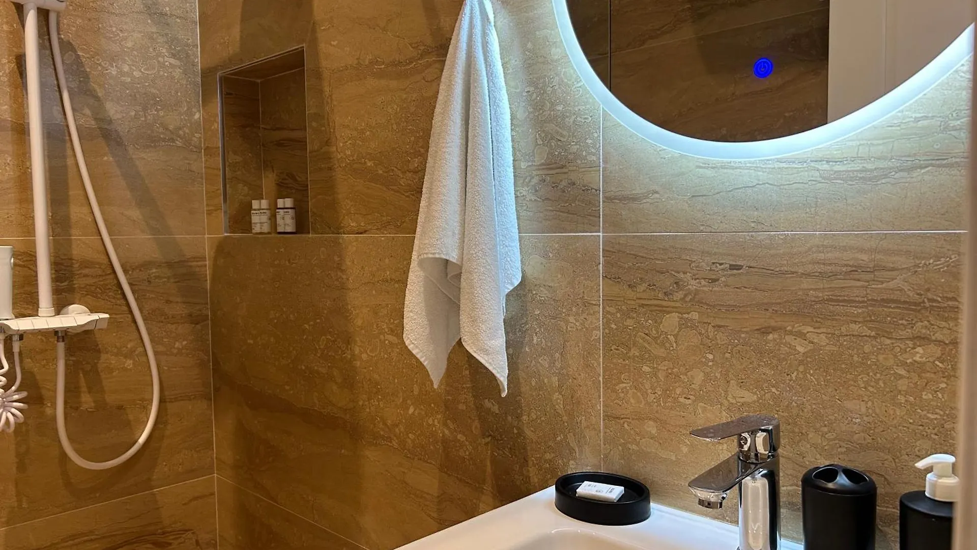 Dreamscape Apartments Bllok Tirana